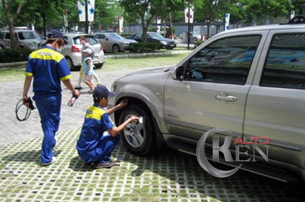 Khi bạn bị hỏng lốp hãy gọi đến các nơi sửa chữa khẩn cấp để được giúp đỡ